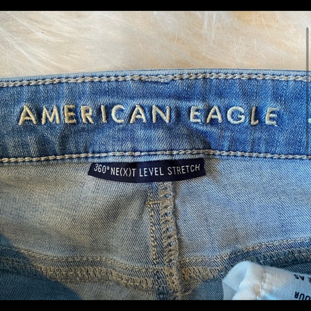 AEO Super High Rise Distressed Jeans - Picture 2 of 5